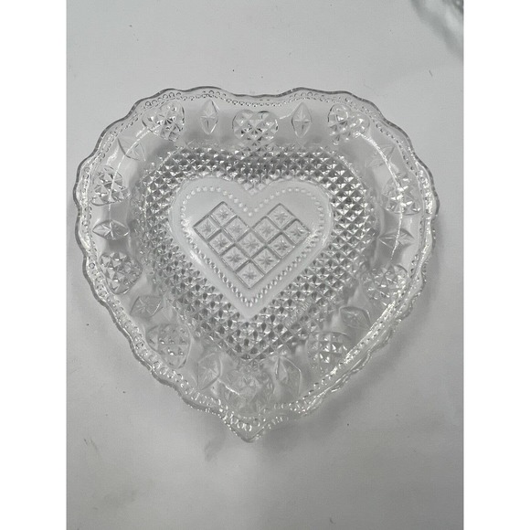 Vtg Avon Glass Clear Heart Dish Cape Code 5" W Diamonds Trinket Bowl Ruffled Edg - Picture 2 of 6
